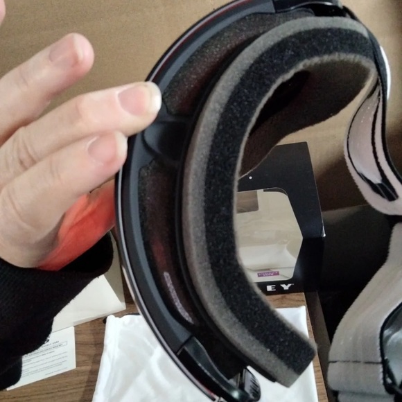 Oakley Flight Deck XM Snow Goggles Matte Black w/Prizm Rose GBL - Picture 7 of 10